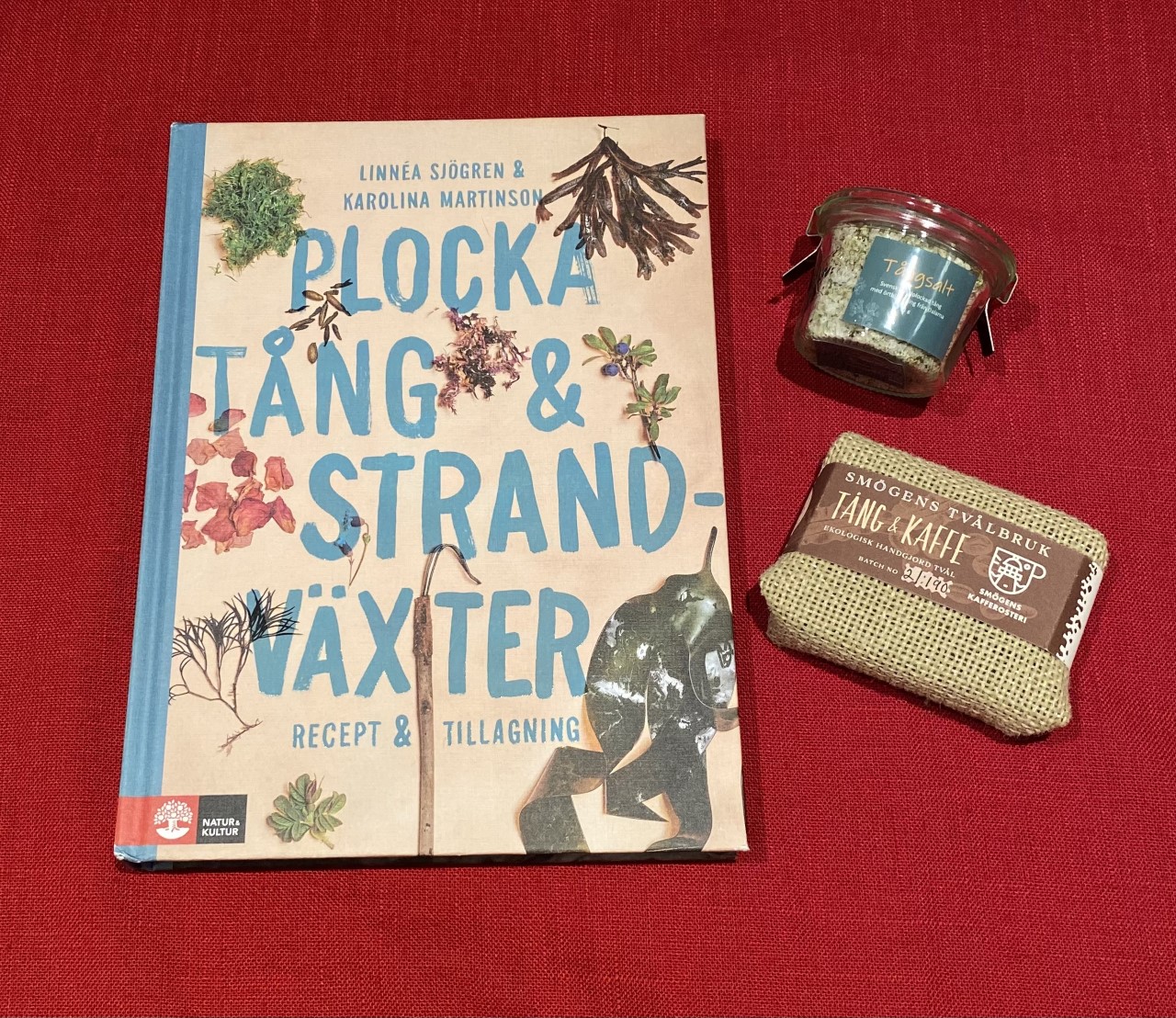 Plocka tång och strandväxter